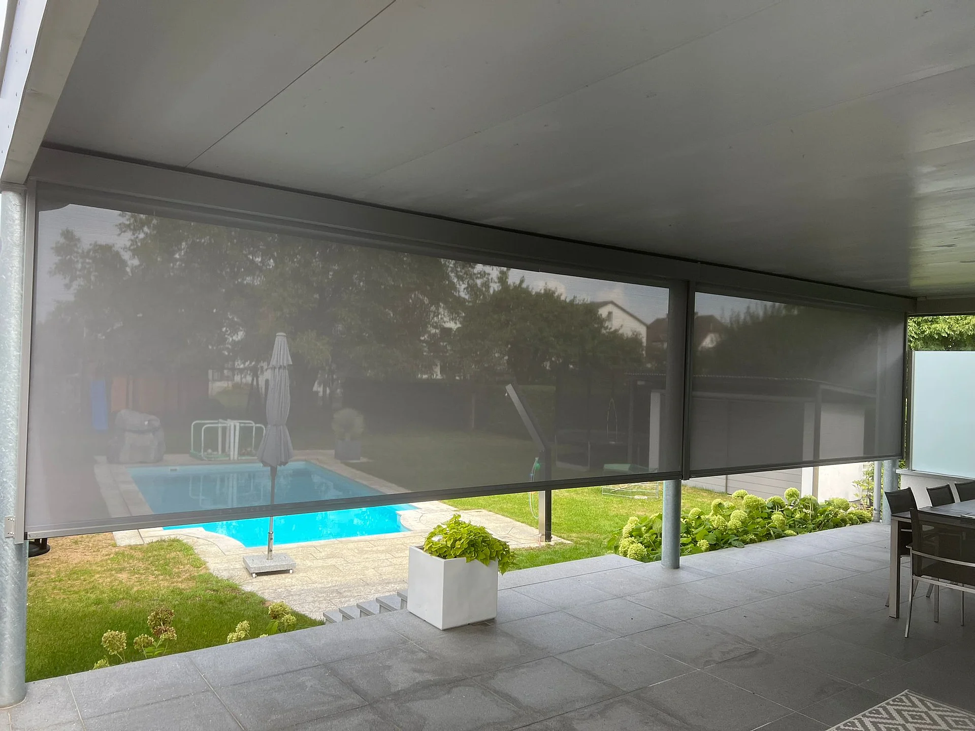 ZIP-Screen an der Terrasse – Ansicht 1